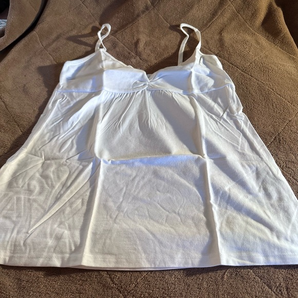 NWOT VICTORIA’S SECRET WHITE RUCHED CAMI (MEDIUM) - Picture 2 of 8